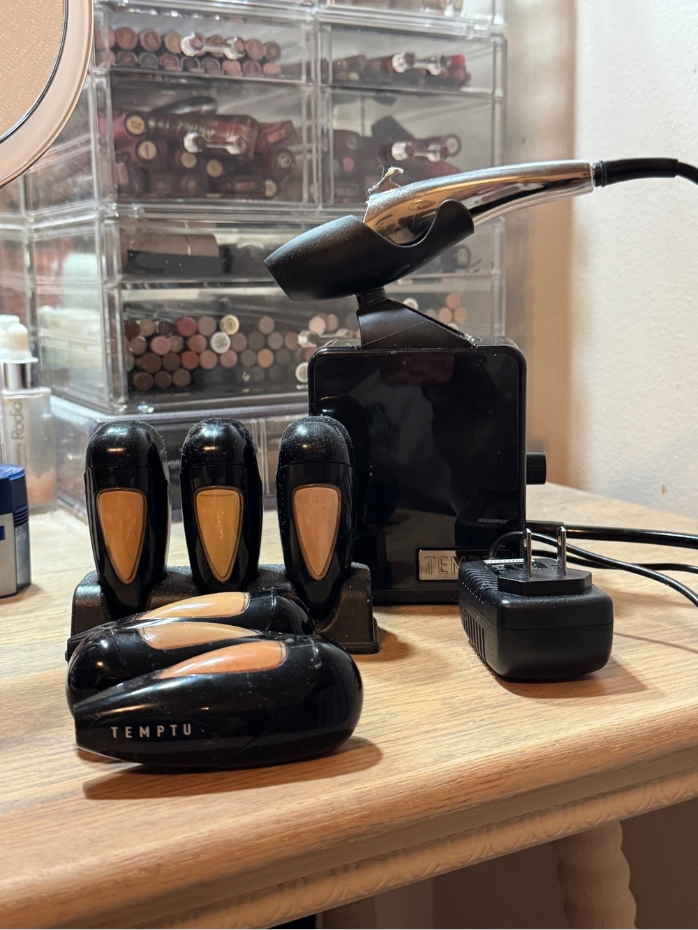 Temptu Airbrush Makeup System. Works perfectly. Pods included, if desired.